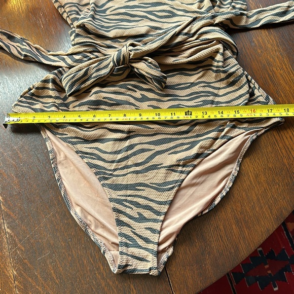 XL Long/ Aerie tiger print 1  piece swimsuit wrap around tie waist. Tan & black - Picture 10 of 14